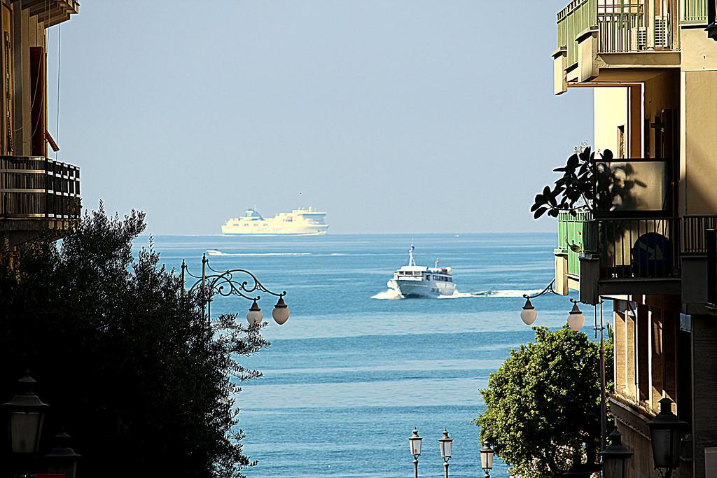 Casa Vacanze Velia Salerno Exteriör bild